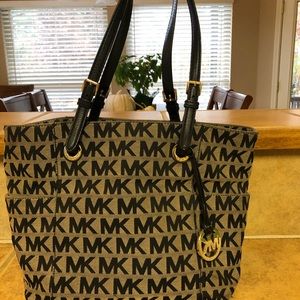 Authentic Michael Kors Jet Set Bag